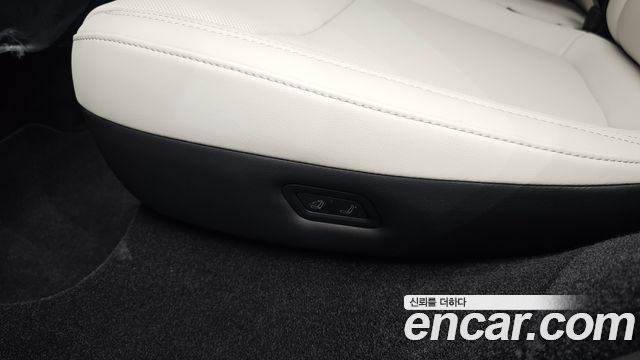 Tesla Model Y 2027 — photo 36