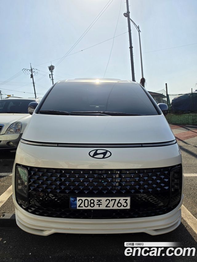 Hyundai Staria 2025 — photo 1