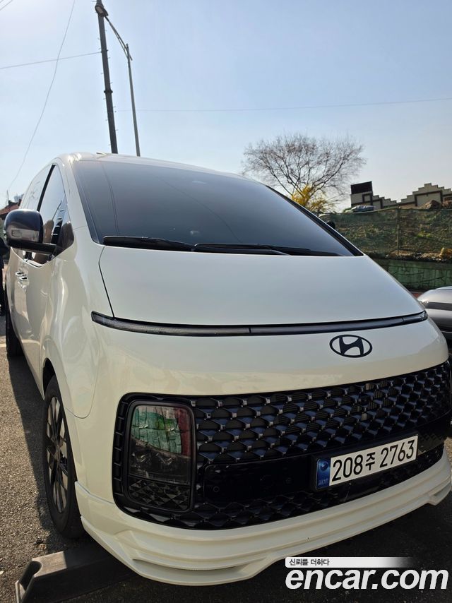 Hyundai Staria 2025 — photo 2