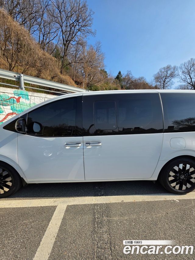 Hyundai Staria 2025 — photo 3