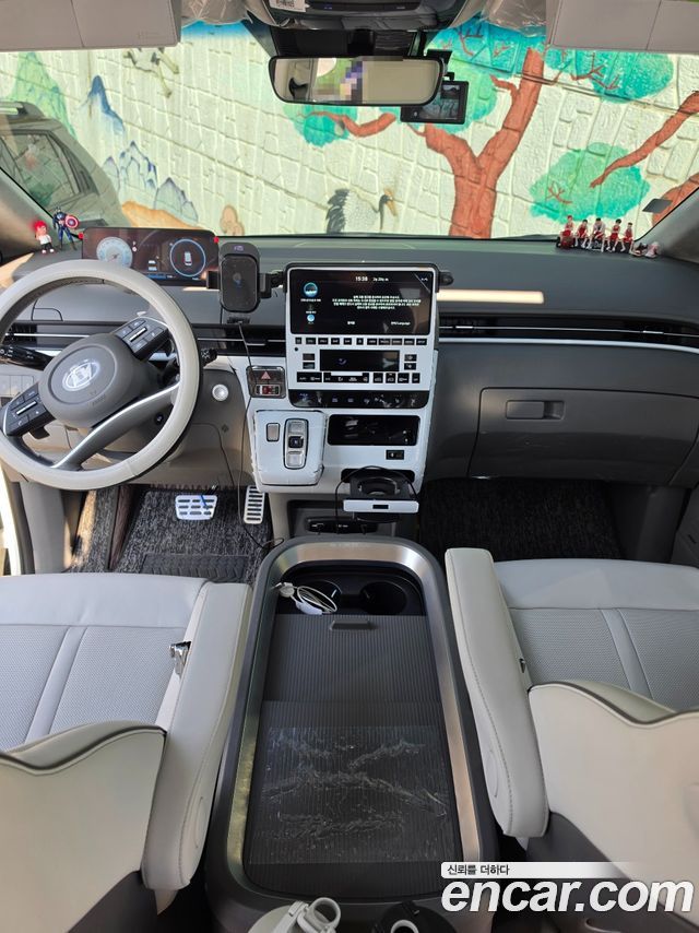 Hyundai Staria 2025 — photo 8