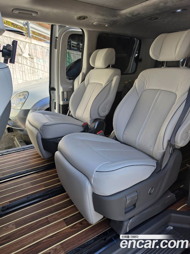 Hyundai Staria 2025 — photo 9