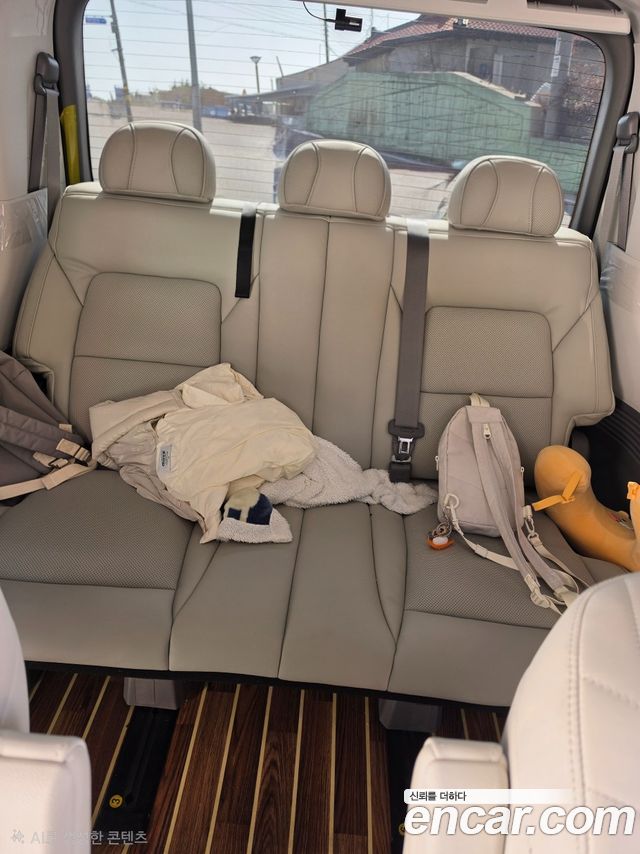 Hyundai Staria 2025 — photo 11
