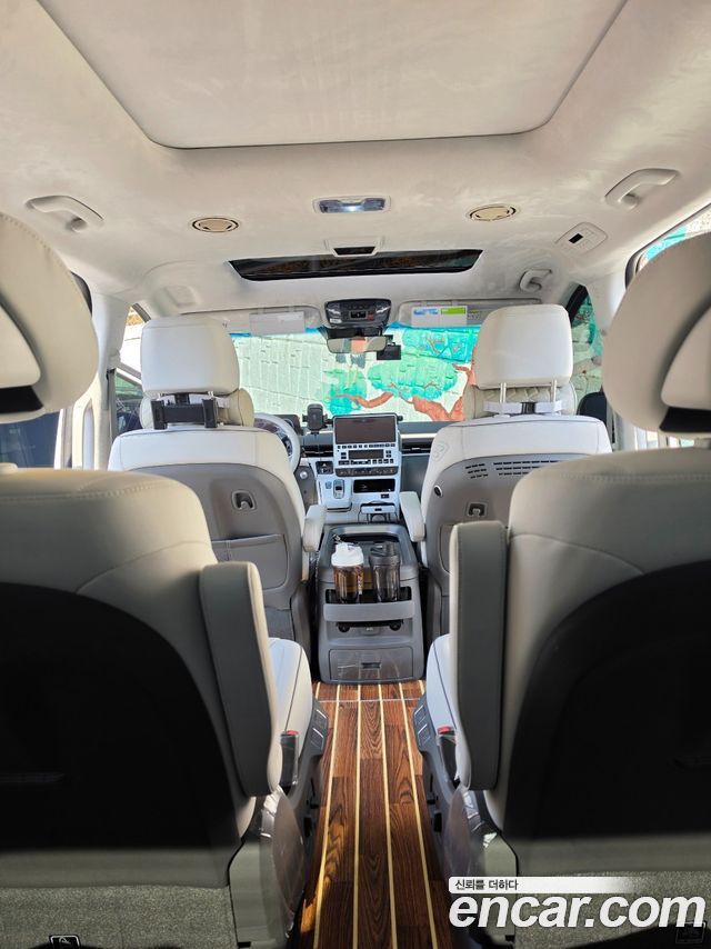 Hyundai Staria 2025 — photo 12