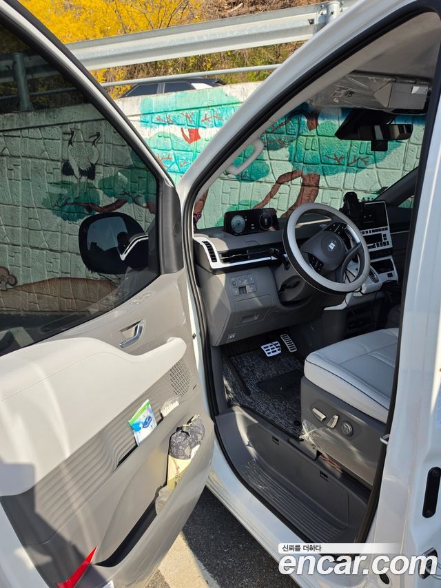 Hyundai Staria 2025 — photo 13
