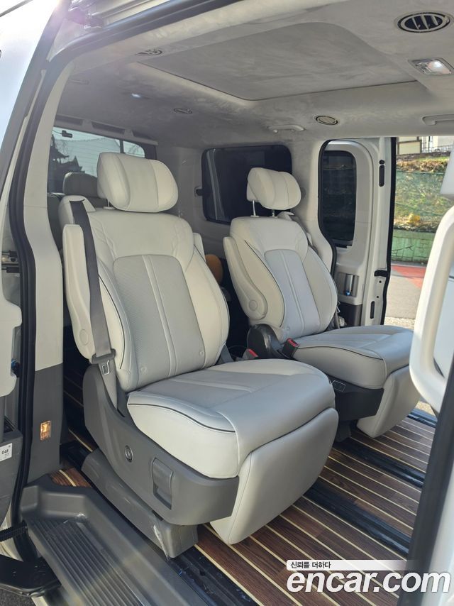 Hyundai Staria 2025 — photo 14