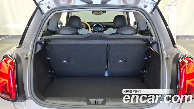 Mini Cooper 2022 — photo 26