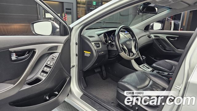 Hyundai AVANTE 2012 — photo 13