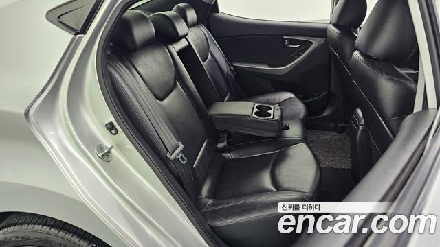 Hyundai AVANTE 2012 — photo 17