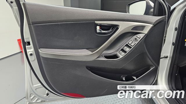 Hyundai AVANTE 2012 — photo 14