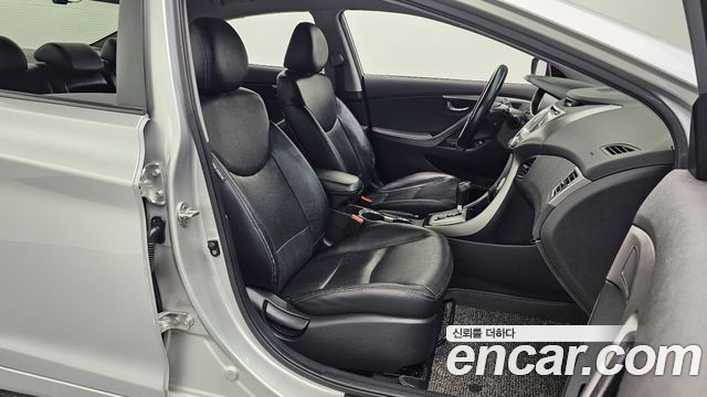 Hyundai AVANTE 2012 — photo 16