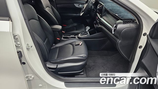 Kia K3 2023 — photo 12