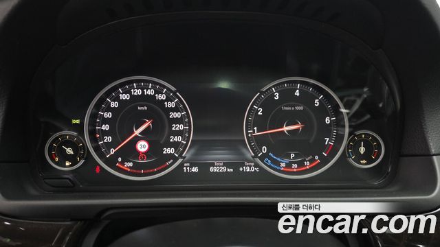 BMW 5-Series 2015 — photo 8