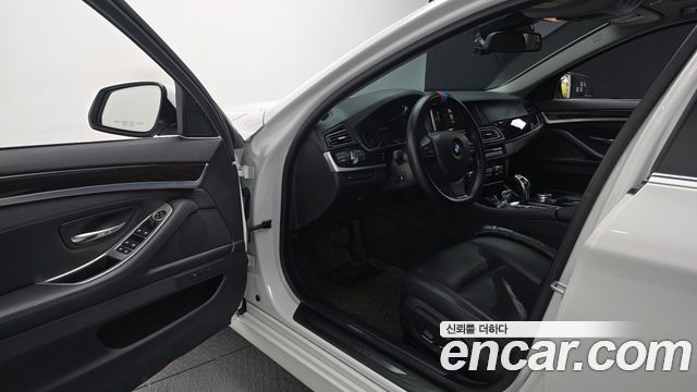 BMW 5-Series 2015 — photo 10