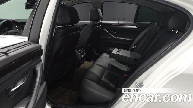 BMW 5-Series 2015 — photo 11