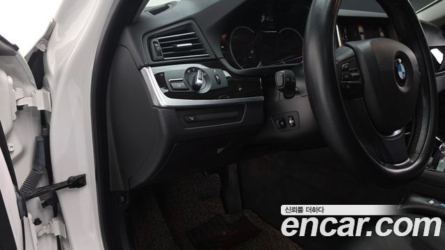 BMW 5-Series 2015 — photo 13