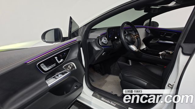 Mercedes-Benz EQE 2023 — photo 13
