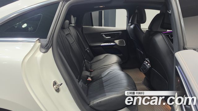 Mercedes-Benz EQE 2023 — photo 17