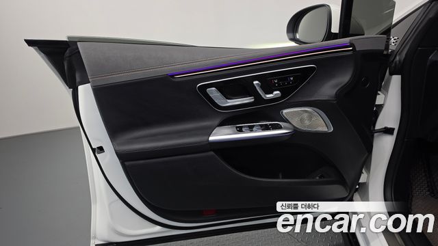 Mercedes-Benz EQE 2023 — photo 14
