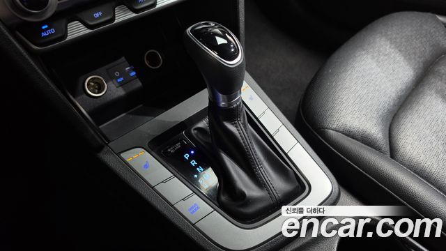 Hyundai AVANTE 2019 — photo 12