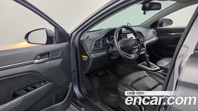 Hyundai AVANTE 2019 — photo 13