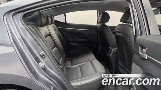 Hyundai AVANTE 2019 — photo 17