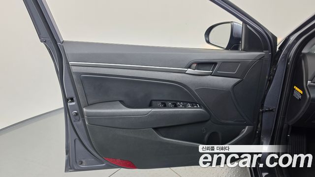 Hyundai AVANTE 2019 — photo 14