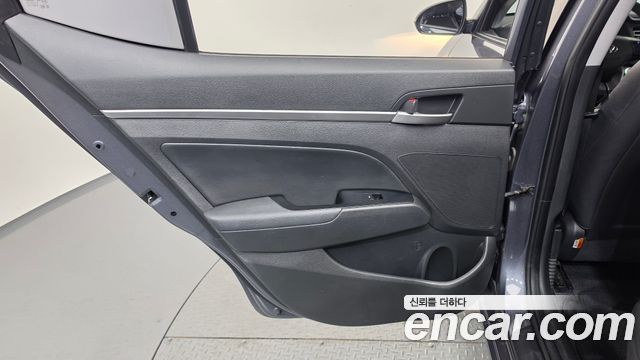 Hyundai AVANTE 2019 — photo 15