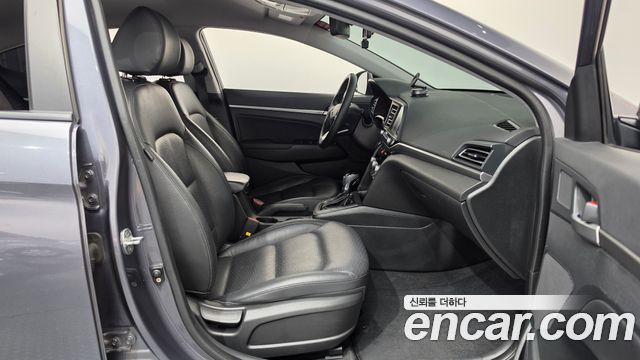 Hyundai AVANTE 2019 — photo 16
