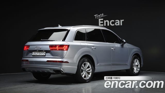 Audi Q7 2019 — photo 2
