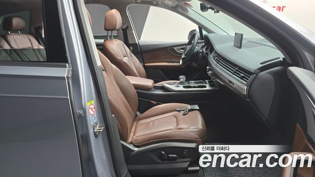 Audi Q7 2019 — photo 17