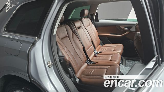 Audi Q7 2019 — photo 18