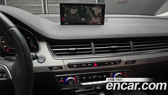 Audi Q7 2019 — photo 20
