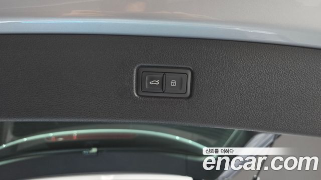Audi Q7 2019 — photo 26