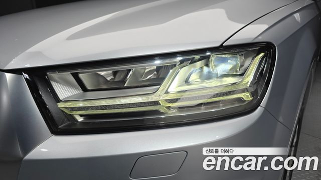 Audi Q7 2019 — photo 8