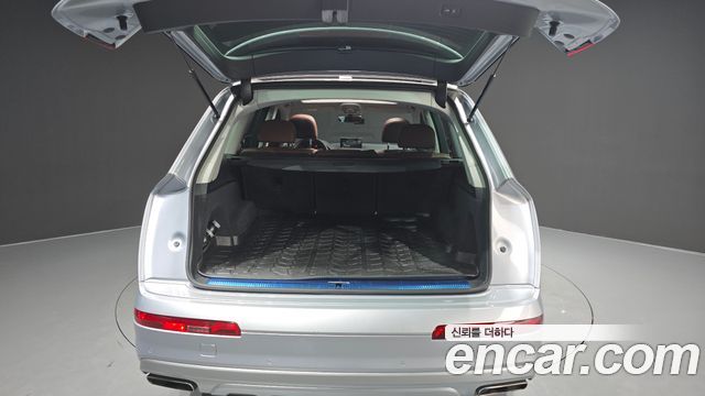 Audi Q7 2019 — photo 28