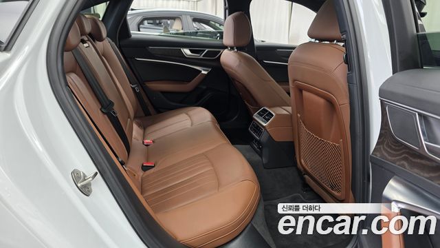 Audi A6 2022 — photo 12