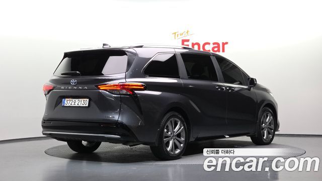 Toyota Sienna 2025 — photo 2