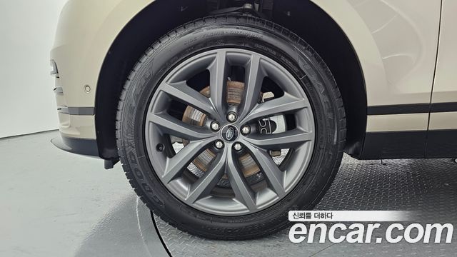 Land Rover Range Rover Velar 2026 — photo 8