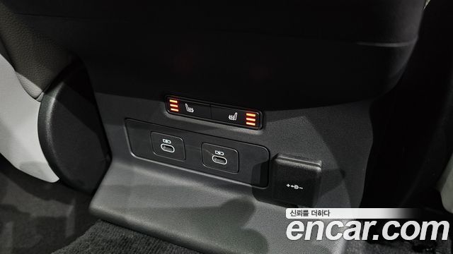 Land Rover Range Rover Velar 2026 — photo 18