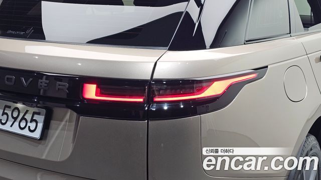 Land Rover Range Rover Velar 2026 — photo 19