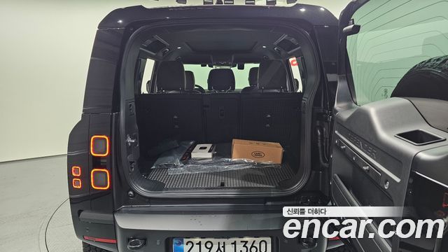 Land Rover Defender 2026 — photo 10
