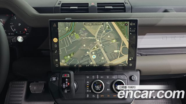 Land Rover Defender 2026 — photo 14