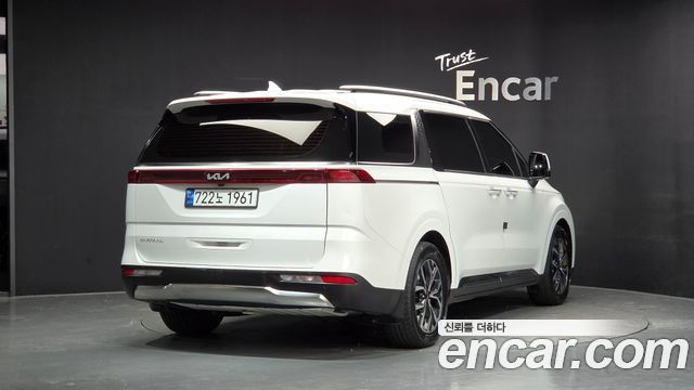 Kia Canival 2023 — photo 2