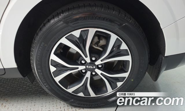 Kia Canival 2023 — photo 7