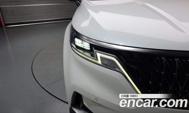 Kia Canival 2023 — photo 8