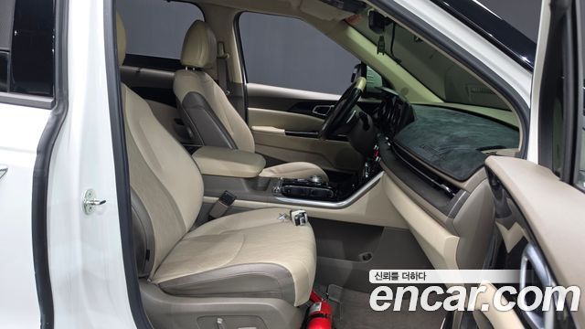 Kia Canival 2023 — photo 16