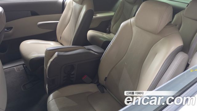Kia Canival 2023 — photo 30