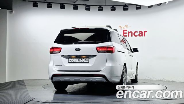 Kia Canival 2017 — photo 4