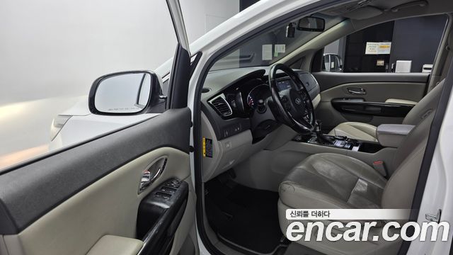 Kia Canival 2017 — photo 13